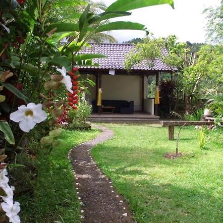 Kubu Shanti Sanda Munduk  Luaran gambar